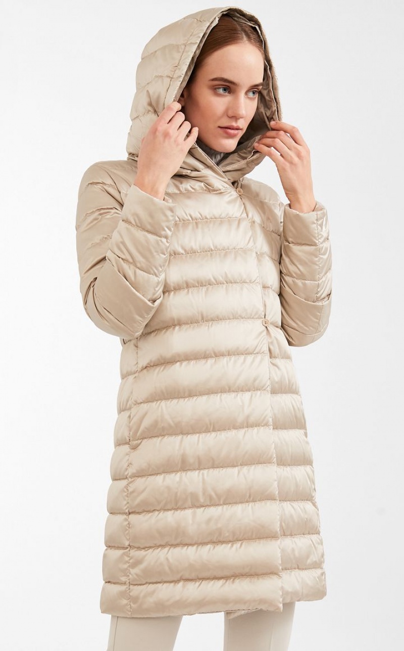 Max Mara Reversible Down Coat In Wasser-resistant Satin Padded Hell | MMR593992